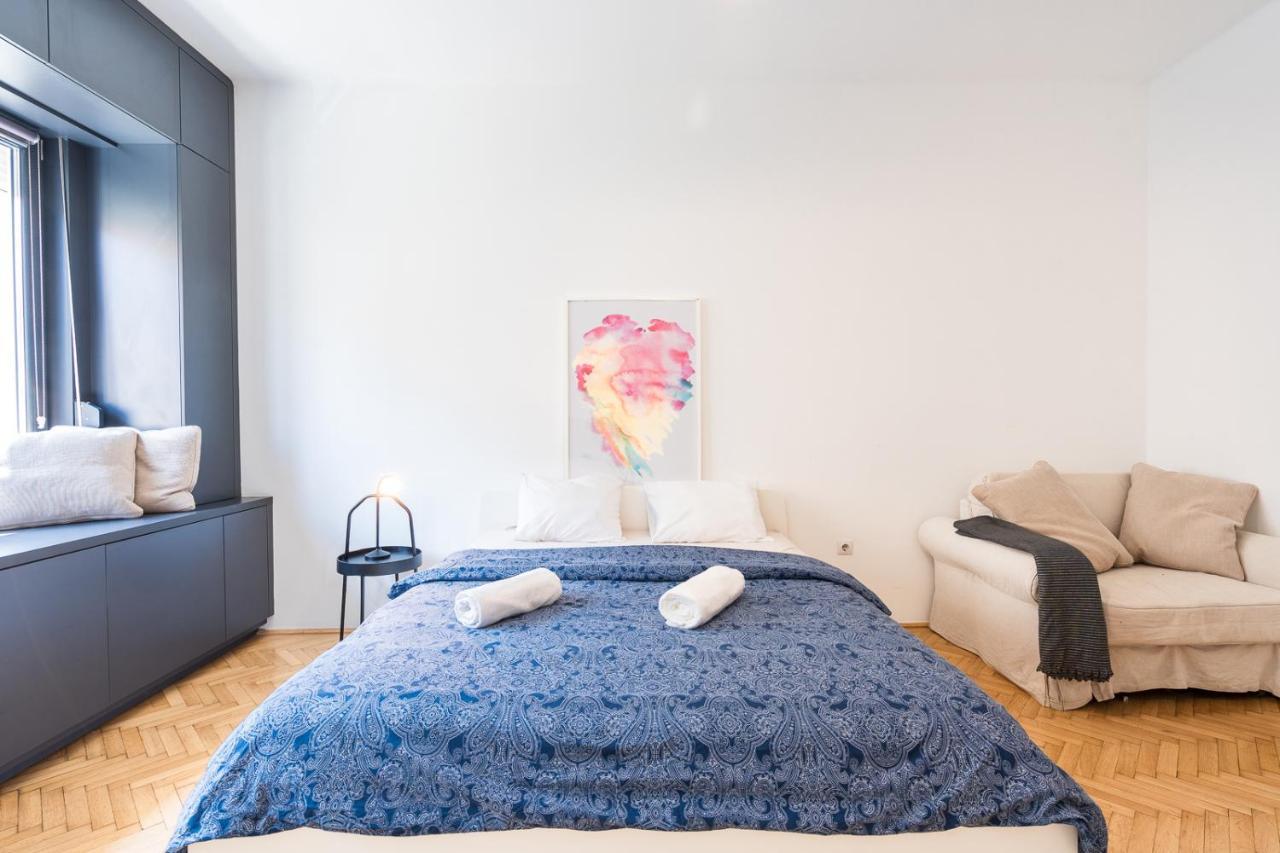 Bright Studio With Parliament View, Free Parking Budapest Exterior photo