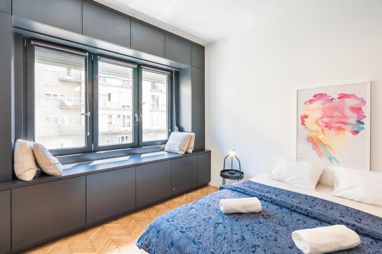Bright Studio With Parliament View, Free Parking Budapest Exterior photo